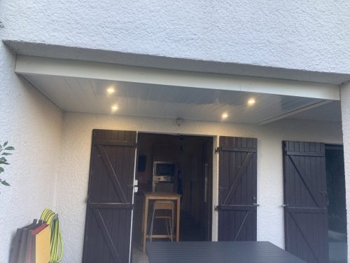 Isolation par de la dalle béton, fermeture frisette PVC et installation de spots