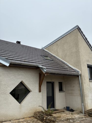 Remplacement de velux et de gouttiere, création de couloir d'eau et pose de solin